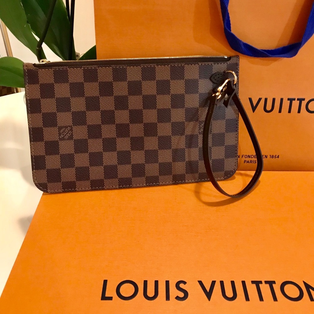 Louis Vuitton Neverfull MM Pouch